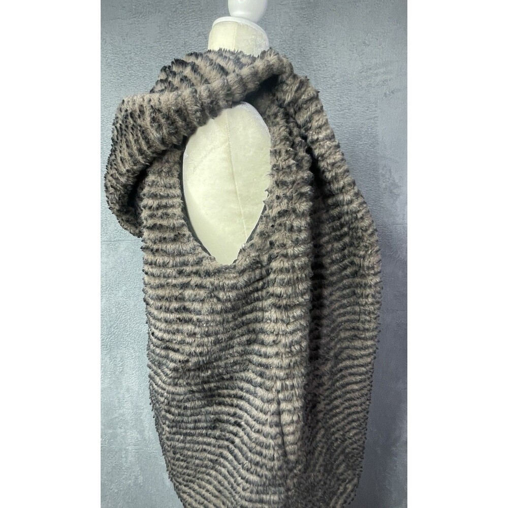 Tahari Women's Faux Fur Vest Size S Fur Hooded Vest Mobwife Italian Glam - Picture 10 of 13
